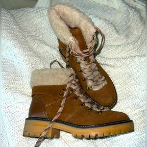 Lace up, fur Boots